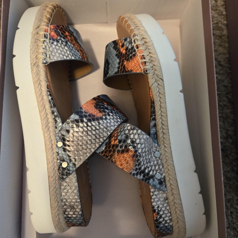Sarto Franco size 7.5 snakeskin sandals